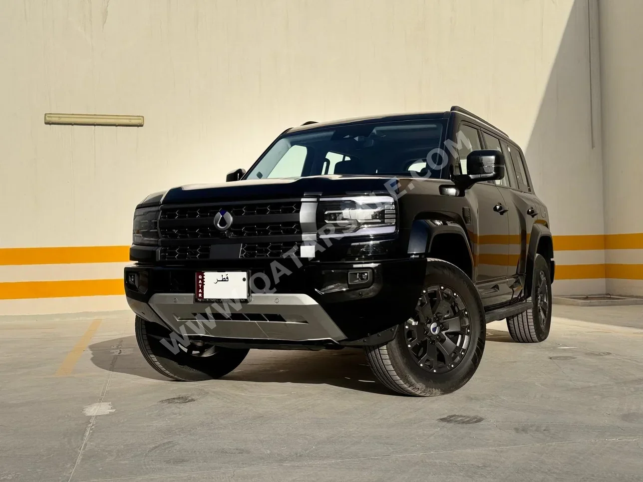 بي واي دي  دينزا  بي 5  2026  اوتوماتيك  0 كم  4 سلندر  دفع رباعي  اس يو في  أسود  تحت الضمان