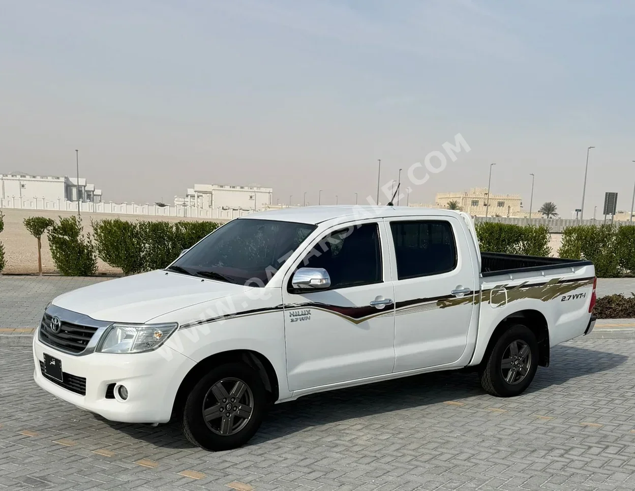 Toyota  Hilux  2015  Automatic  250,000 Km  4 Cylinder  Front Wheel Drive (FWD)  Pick Up  White