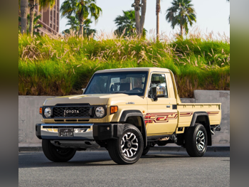 تويوتا  لاند كروزر  ال اكس  2025  عادي  0 كم  6 سلندر  دفع رباعي  بيكب  بيج  تحت الضمان