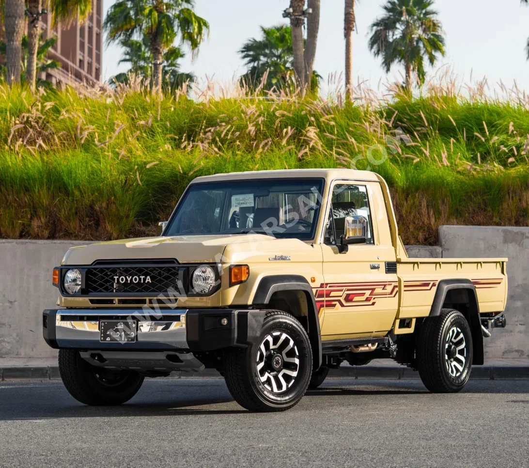 تويوتا  لاند كروزر  ال اكس  2025  عادي  0 كم  6 سلندر  دفع رباعي  بيكب  بيج  تحت الضمان