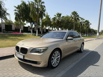 بي ام دبليو  الفئة - السابعة  740 Li  2009  اوتوماتيك  64,000 كم  6 سلندر  دفع خلفي  اس يو في  ذهبي