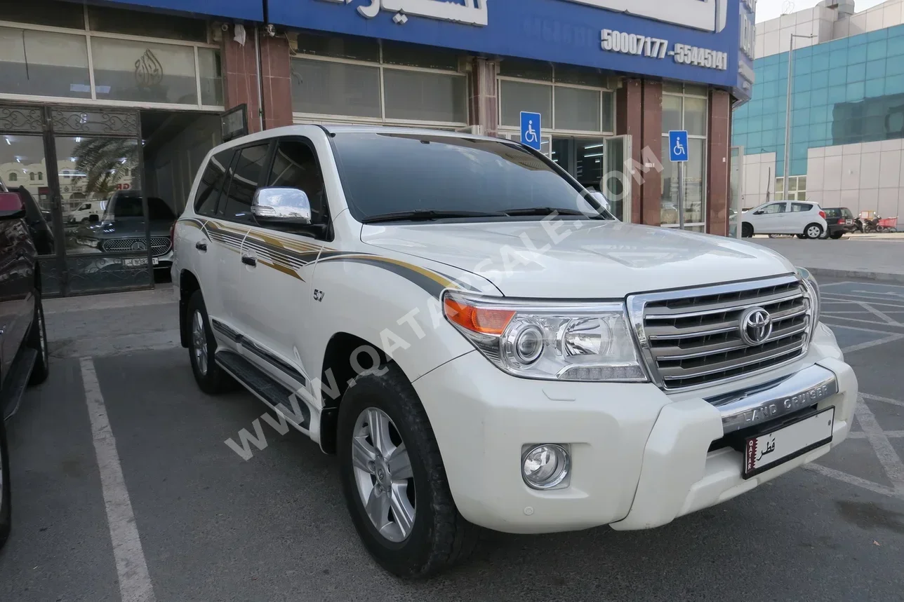 Toyota Land Cruiser VXR 2012 Automatic 344,000 Km 8 Cylinder Four Wheel Drive (4WD) SUV White