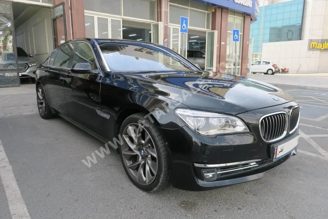 بي ام دبليو  الفئة - السابعة  730 Li  2015  اوتوماتيك  86,000 كم  6 سلندر  دفع خلفي  سيدان  أسود