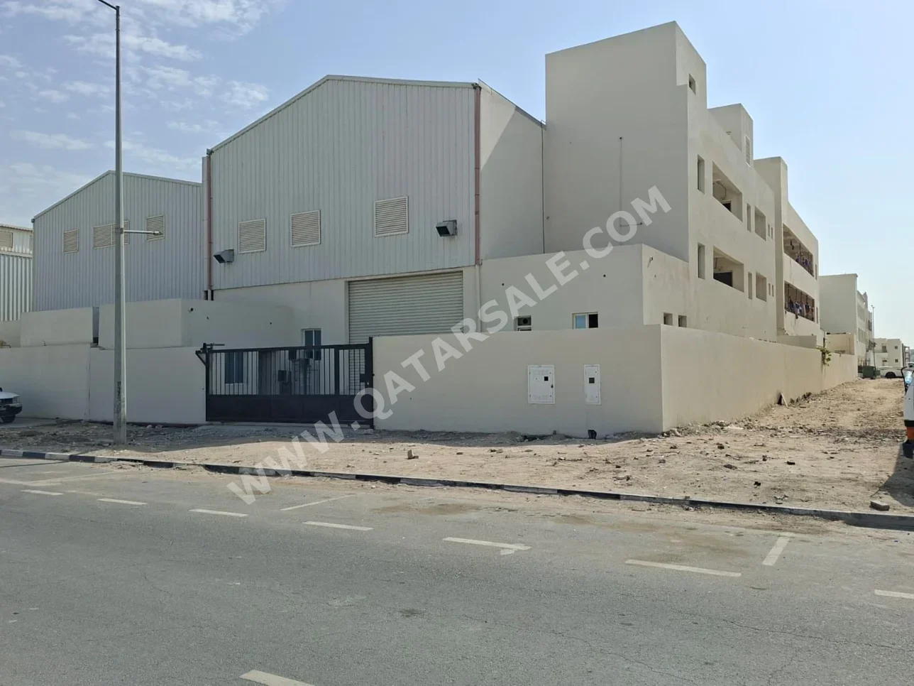 Warehouses & Stores - Al Rayyan  -Area Size: 1000 Square Meter