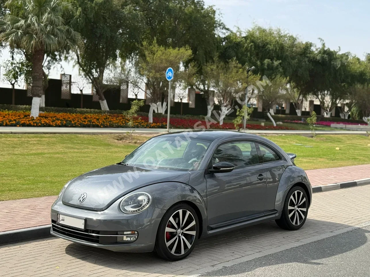 فوكس واغن  بيتل  توربو  2016  اوتوماتيك  180,000 كم  4 سلندر  دفع خلفي  هاتشباك  رمادي
