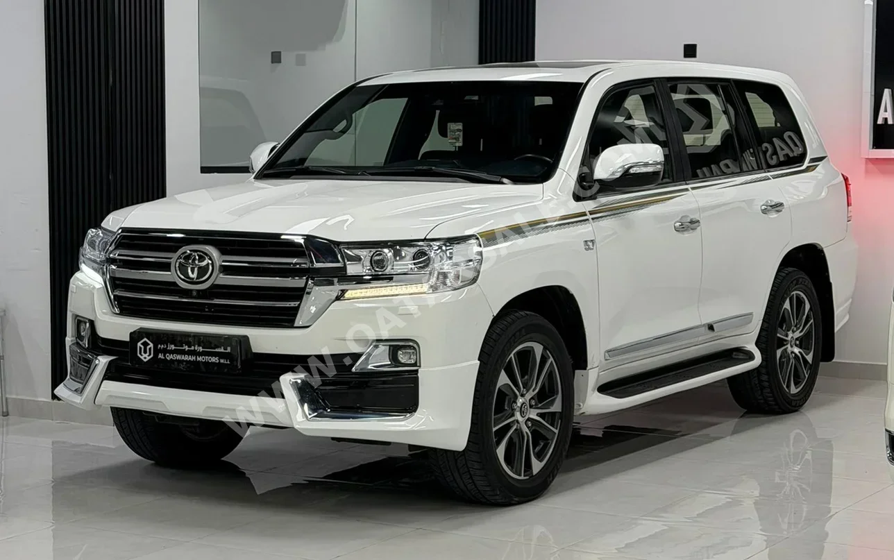 Toyota  Land Cruiser  VXR  2016  Automatic  255,000 Km  8 Cylinder  Four Wheel Drive (4WD)  SUV  White