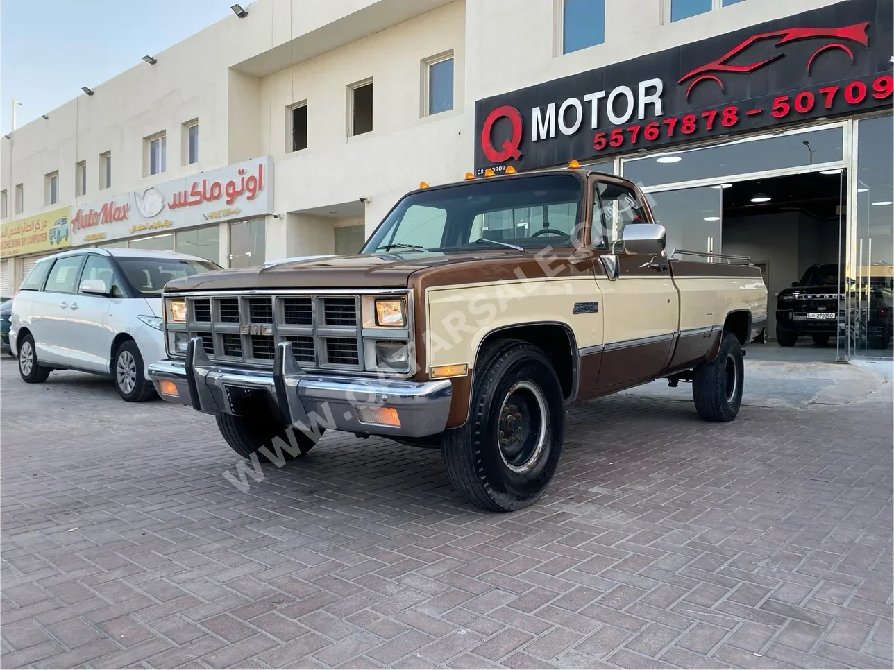 GMC  Sierra  1981  Automatic  528,000 Km  8 Cylinder  Four Wheel Drive (4WD)  Pick Up  Beige