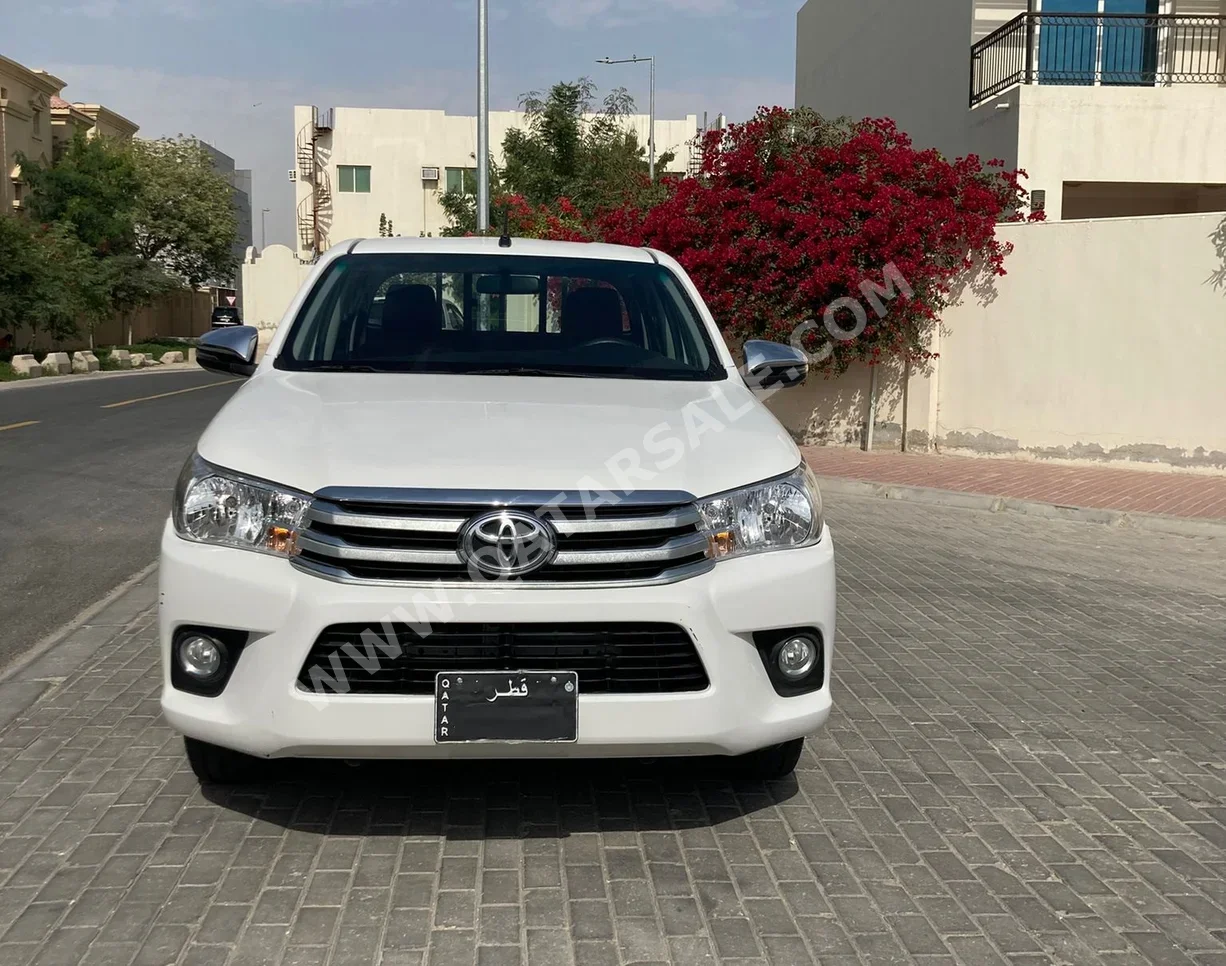 تويوتا  هاي لوكس  2022  اوتوماتيك  115,000 كم  4 سلندر  دفع خلفي  بيكب  أبيض