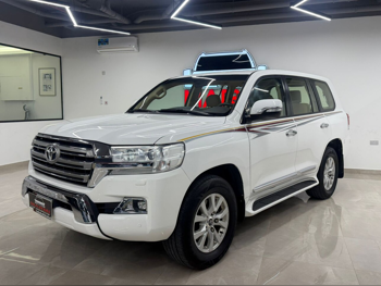 Toyota  Land Cruiser  GXR  2016  Automatic  337,000 Km  8 Cylinder  Four Wheel Drive (4WD)  SUV  White
