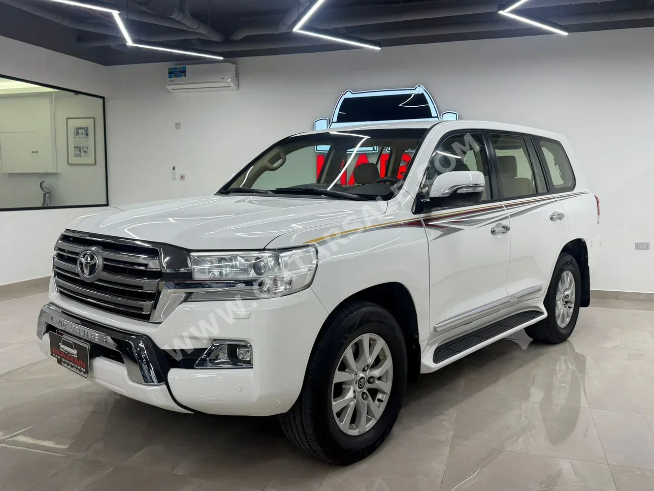 Toyota  Land Cruiser  GXR  2016  Automatic  337,000 Km  8 Cylinder  Four Wheel Drive (4WD)  SUV  White