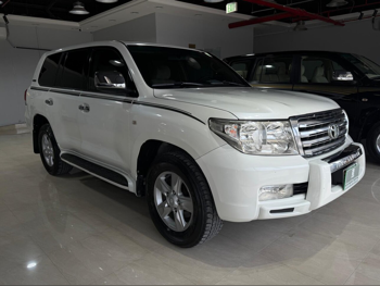 Toyota  Land Cruiser  VXR  2011  Automatic  326,000 Km  8 Cylinder  Four Wheel Drive (4WD)  SUV  White