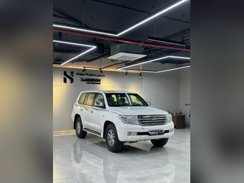 Toyota  Land Cruiser  GXR  2010  Automatic  464,000 Km  6 Cylinder  Four Wheel Drive (4WD)  SUV  White