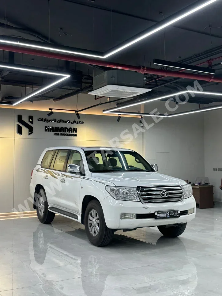 Toyota  Land Cruiser  GXR  2010  Automatic  464,000 Km  6 Cylinder  Four Wheel Drive (4WD)  SUV  White