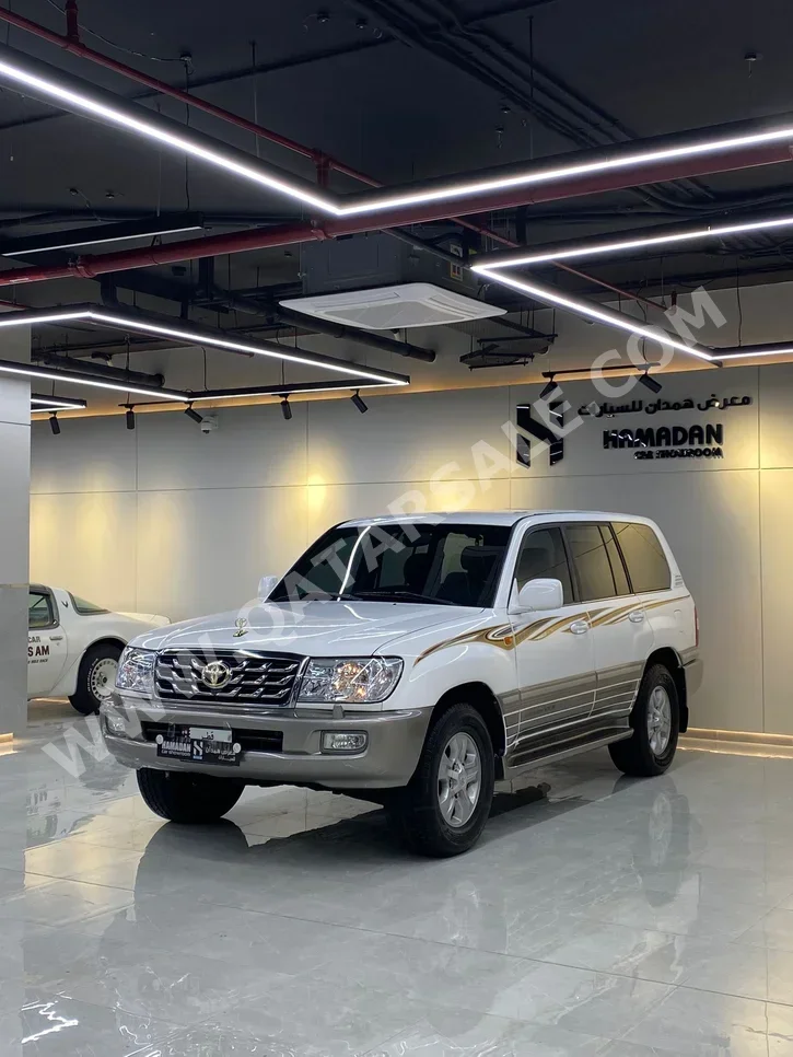 Toyota  Land Cruiser  VXR  2004  Automatic  380,000 Km  8 Cylinder  Four Wheel Drive (4WD)  SUV  White