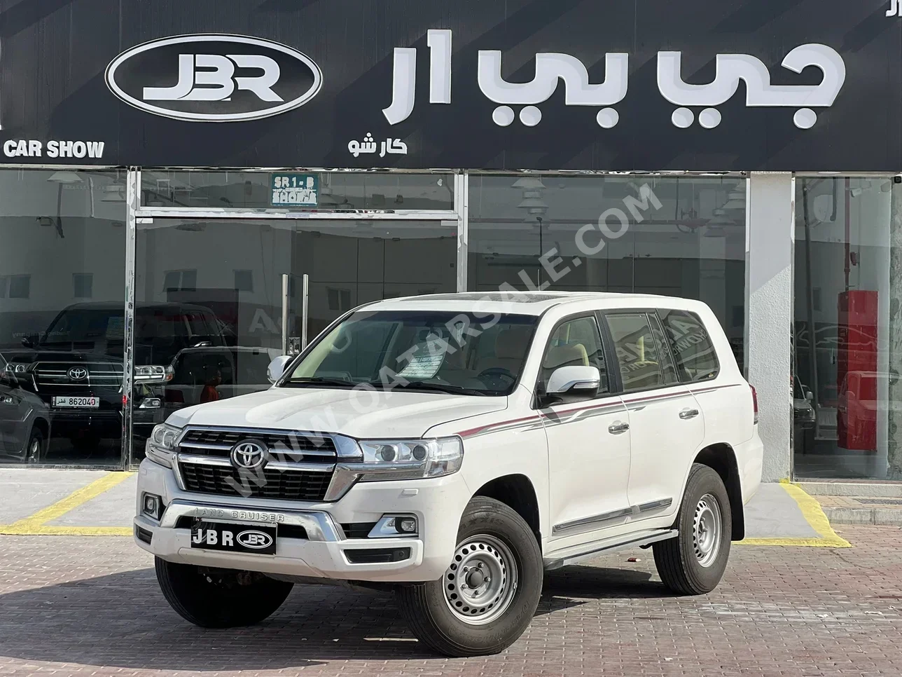 Toyota  Land Cruiser  GXR  2020  Automatic  195,000 Km  6 Cylinder  Four Wheel Drive (4WD)  SUV  White