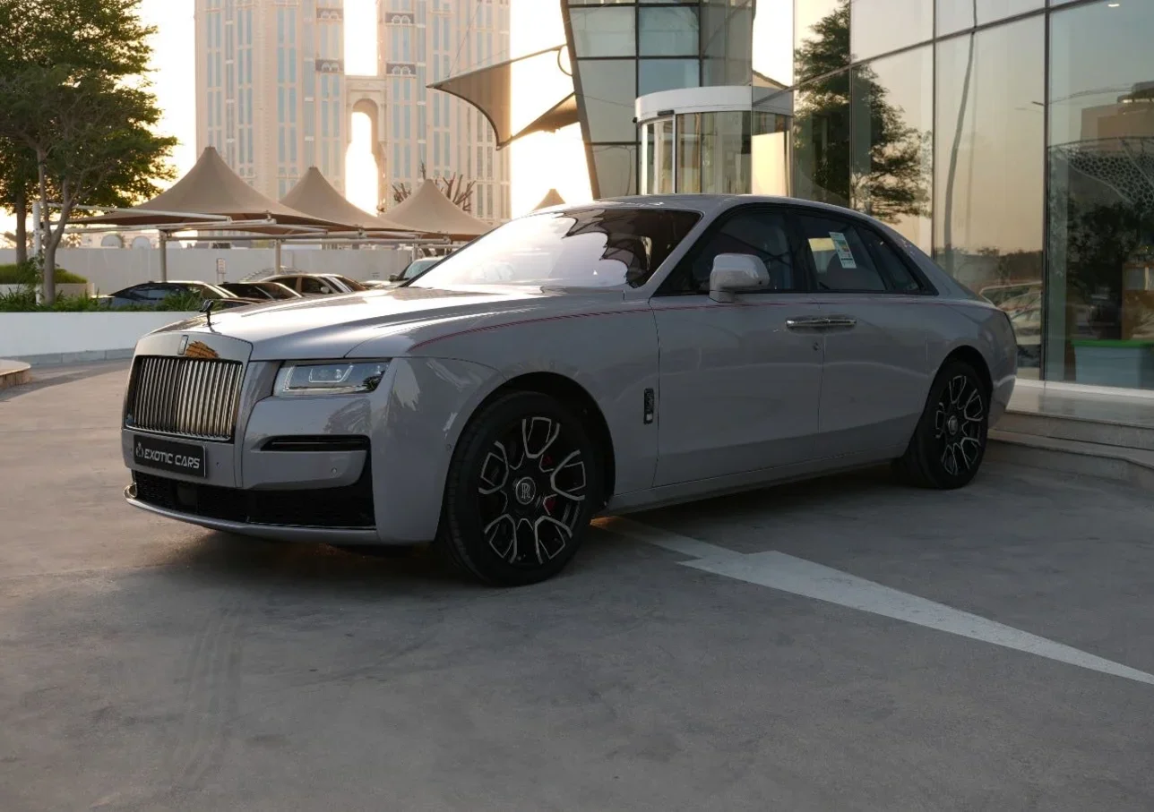 رولز - رويس  غوست  بلاك بادج  2024  اوتوماتيك  100 كم  12 سلندر  دفع كلي مستمر  سيدان  رمادي  تحت الضمان