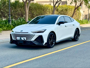 تشانجان  يوني- في  2026  اوتوماتيك  4,000 كم  4 سلندر  سحب امامي  سيدان  أبيض  تحت الضمان