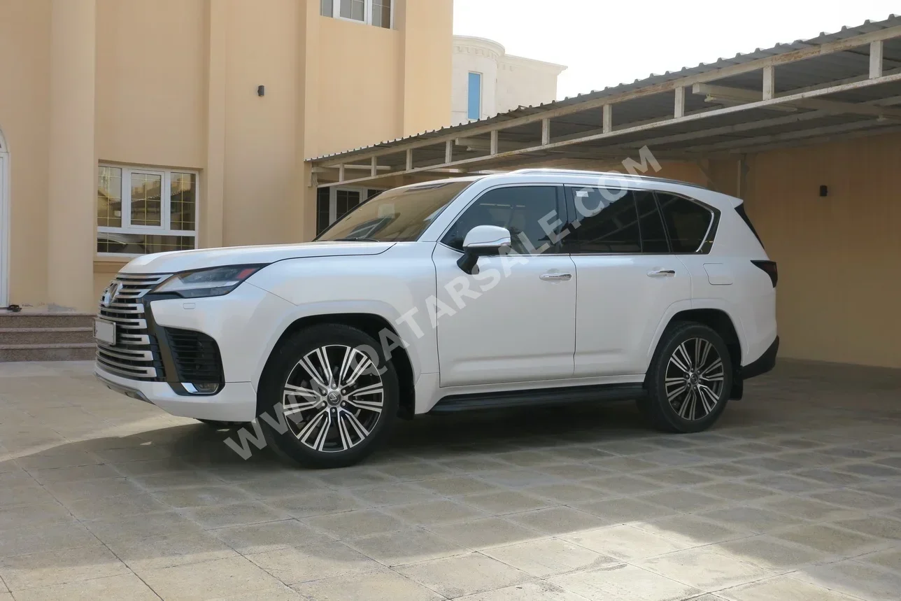 لكزس  ال اكس  600 لكجري  2023  اوتوماتيك  31,000 كم  6 سلندر  دفع رباعي  اس يو في  أبيض  تحت الضمان