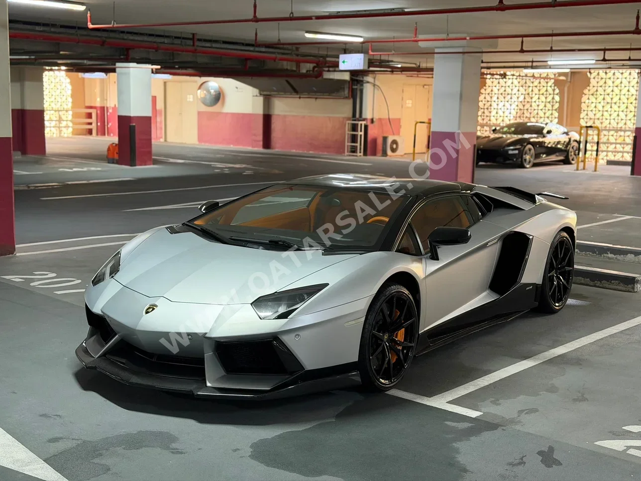 لمبرجيني أفانتادور رود ستر 2015 اوتوماتيك 35,000 كم 12 سلندر دفع كلي مستمر كشف فضي