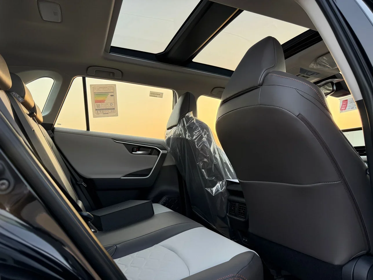 Toyota Rav 4 2025 Automatic 0 Km 4 Cylinder Four Wheel Drive (4WD) SUV Black With Warranty