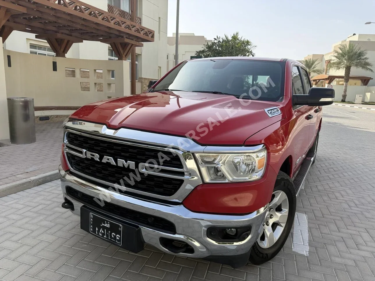 دودج رام بيغ هورن 2023 اوتوماتيك 77,000 كم 8 سلندر دفع رباعي بيكب أحمر تحت الضمان