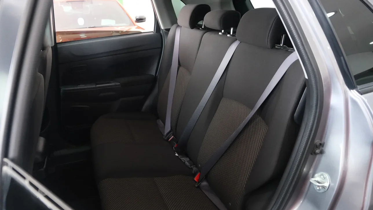 ميتسوبيشي  اي اس اكس  2025  اوتوماتيك  10,000 كم  4 سلندر  سحب امامي  اس يو في  رمادي  تحت الضمان