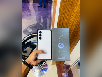 Mobile Phones Samsung  - Galaxy S  - 10 (5G)  - White  - 256 GB