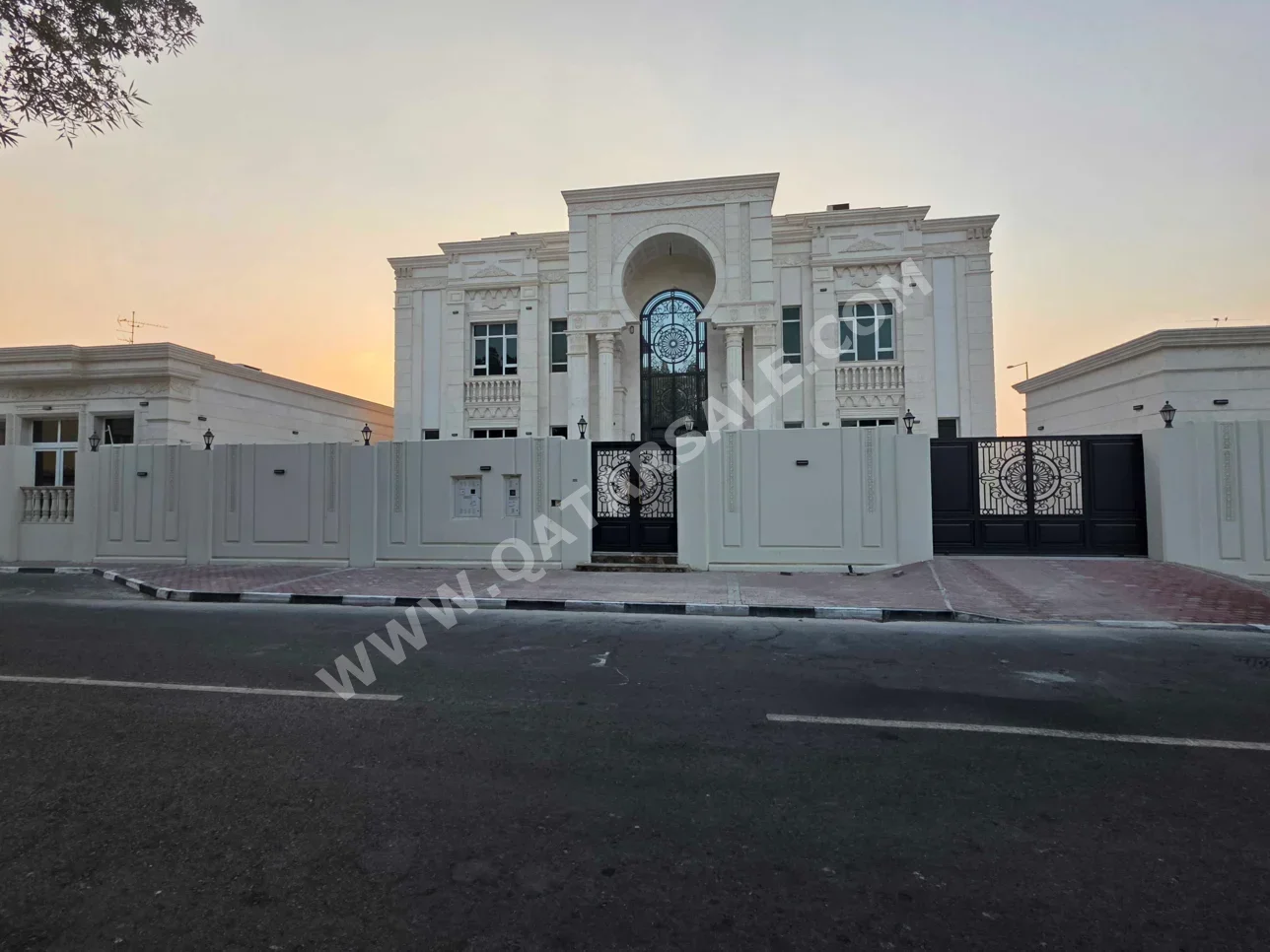 Family Residential  - Semi Furnished  - Doha  - Al Dafna  - 10 Bedrooms