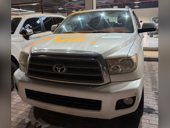 Toyota  Sequoia  SR5  2015  Automatic  354,000 Km  8 Cylinder  Four Wheel Drive (4WD)  SUV  White