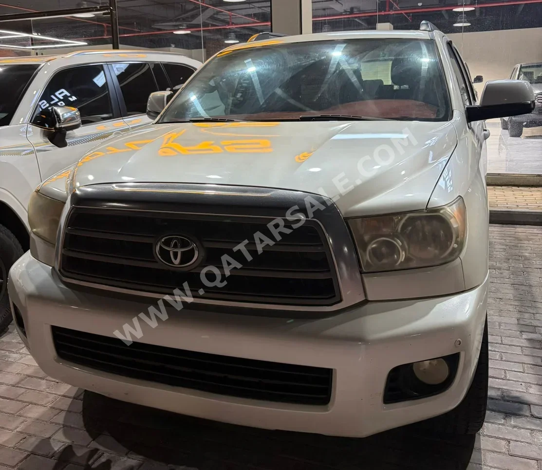 Toyota  Sequoia  SR5  2015  Automatic  354,000 Km  8 Cylinder  Four Wheel Drive (4WD)  SUV  White