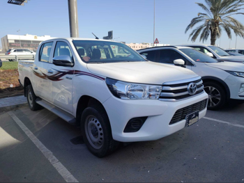 Toyota  Hilux  SR5  2022  Automatic  117,000 Km  4 Cylinder  Four Wheel Drive (4WD)  Pick Up  White