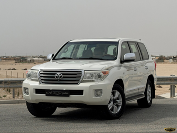 Toyota  Land Cruiser  VXR  2014  Automatic  412,000 Km  8 Cylinder  Four Wheel Drive (4WD)  SUV  White