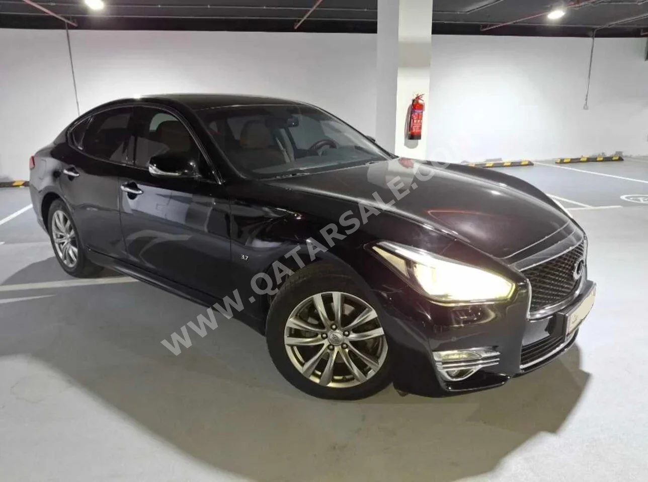 Infiniti  Q  70  2016  Automatic  84,000 Km  6 Cylinder  Rear Wheel Drive (RWD)  Sedan  Black