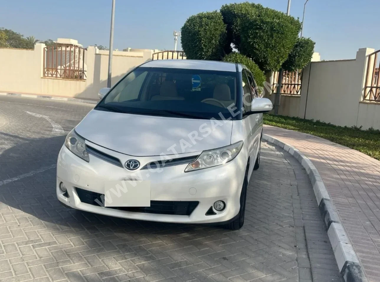 تويوتا بريفا 2014 اوتوماتيك 346,000 كم 4 سلندر سحب امامي فان \ باص أبيض