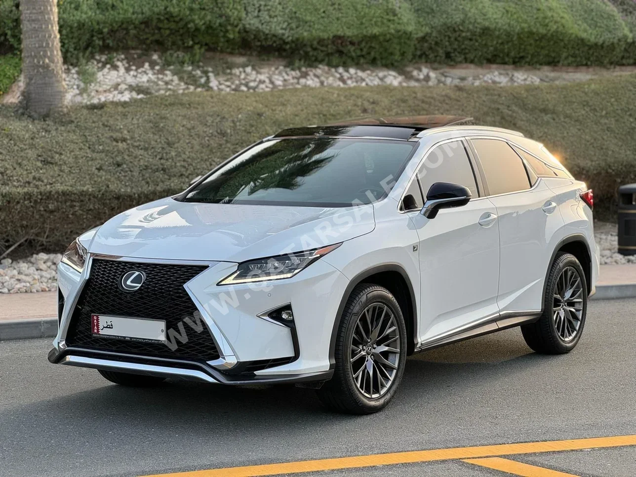 لكزس  ار اكس  350 اف سبورت  2018  اوتوماتيك  79,000 كم  6 سلندر  دفع رباعي  اس يو في  أبيض