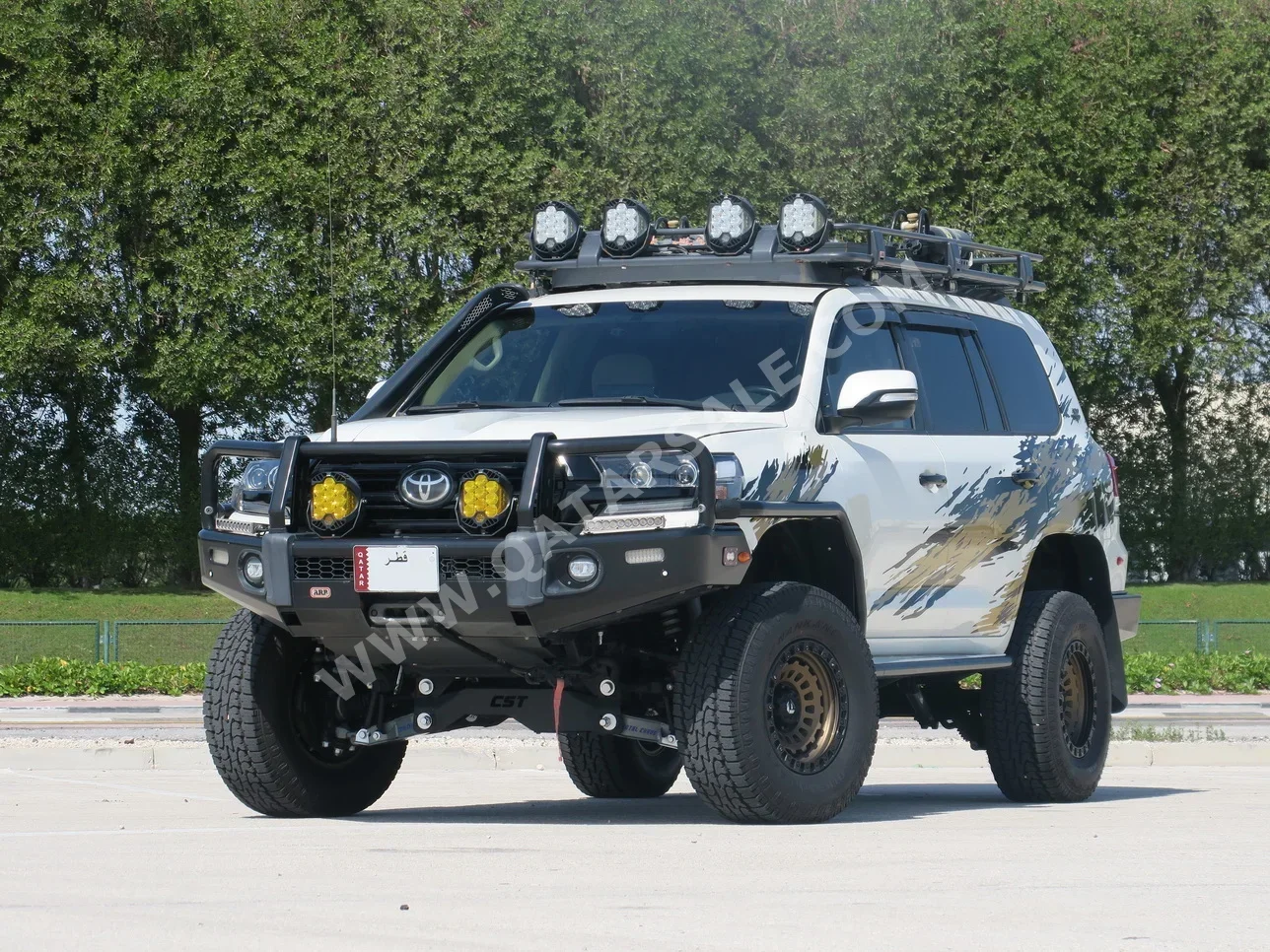 Toyota  Land Cruiser  GXR  2016  Automatic  71,000 Km  8 Cylinder  Four Wheel Drive (4WD)  SUV  White