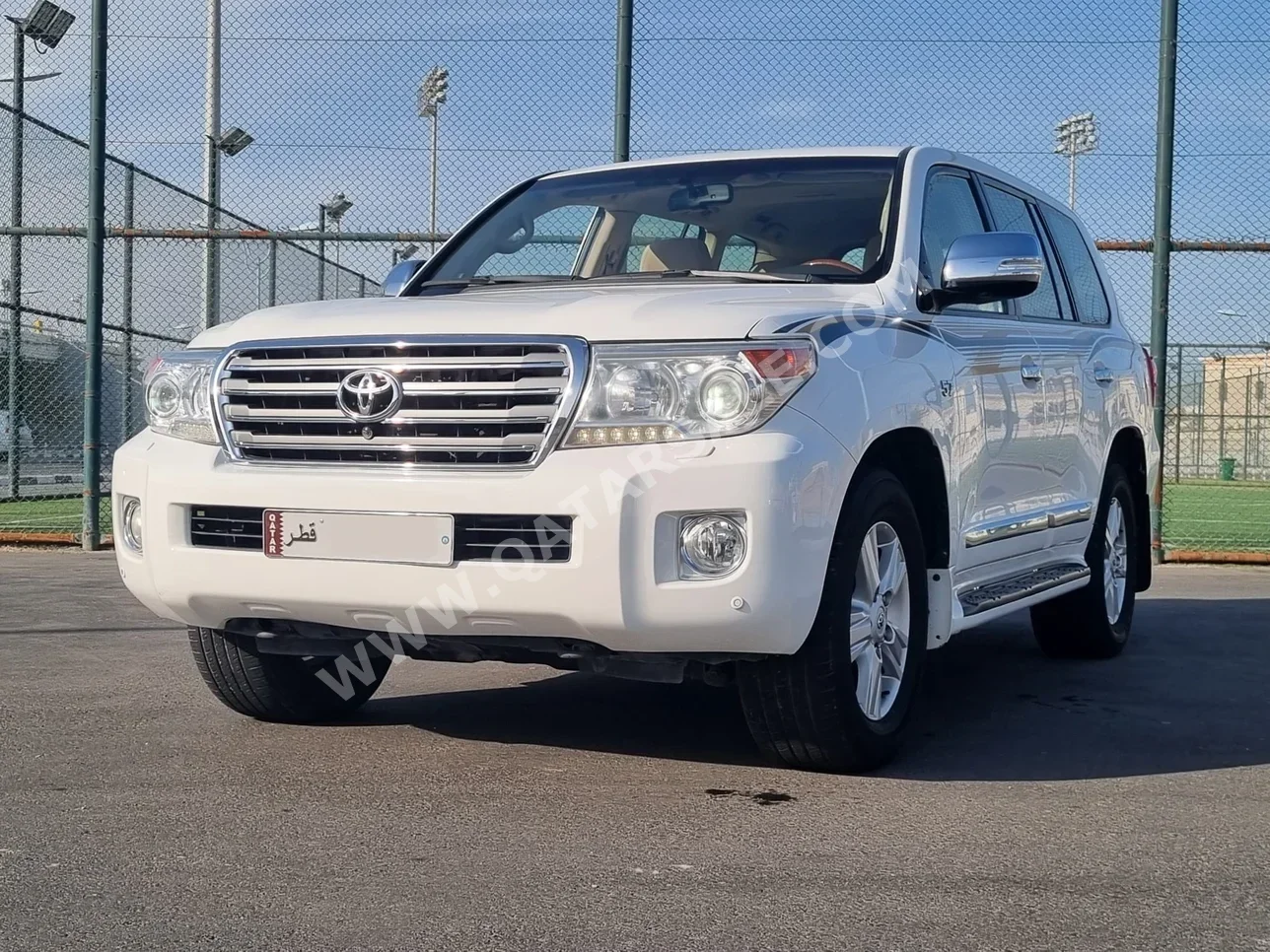 Toyota Land Cruiser VXR 2015 Automatic 248,000 Km 8 Cylinder Four Wheel Drive (4WD) SUV White