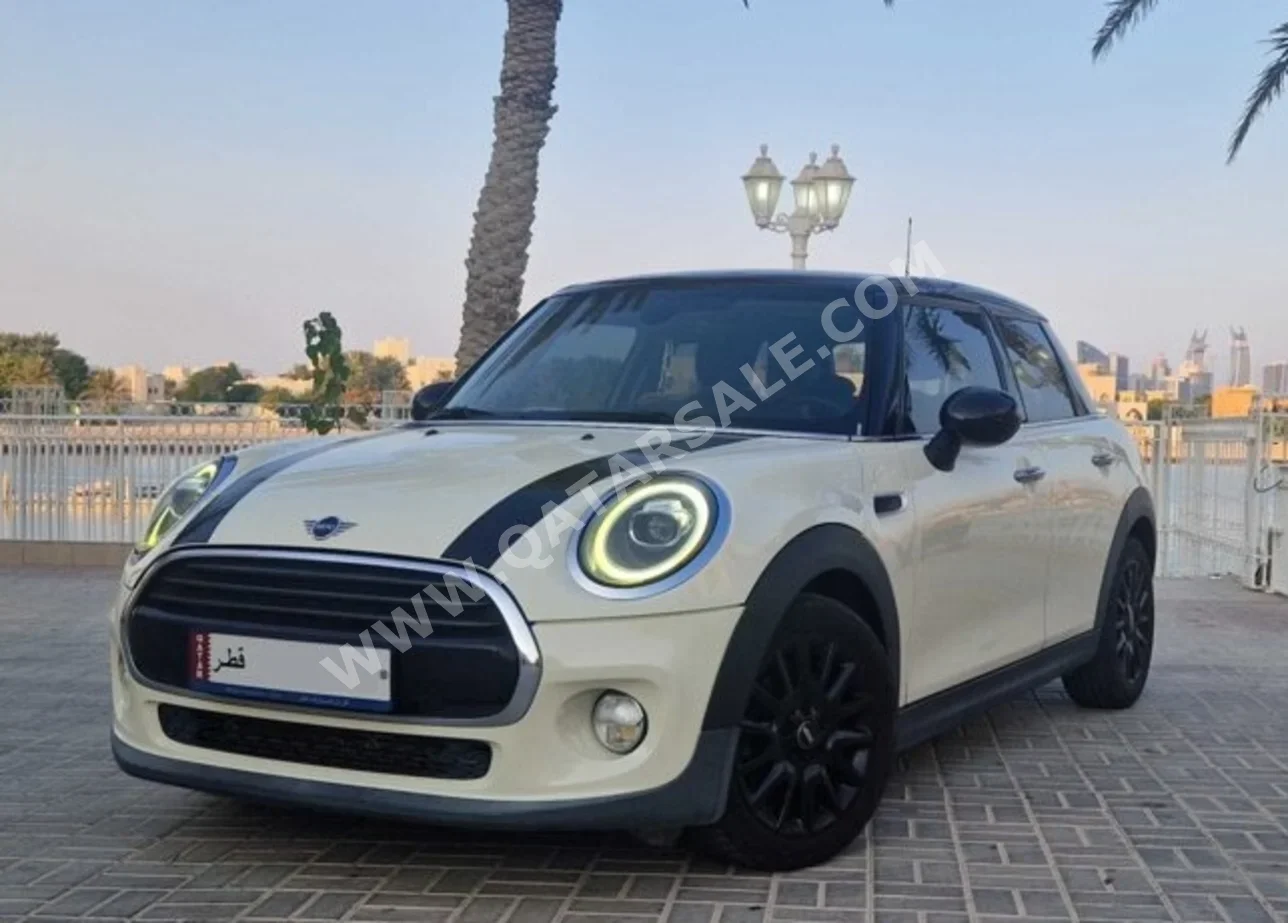 ميني  كوبر  2020  اوتوماتيك  54,000 كم  3 سلندر  سحب امامي  هاتشباك  أسود وبيج