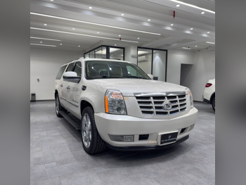 كاديلاك  اسكيليد  2012  اوتوماتيك  185,000 كم  8 سلندر  دفع رباعي  اس يو في  أبيض لؤلؤي