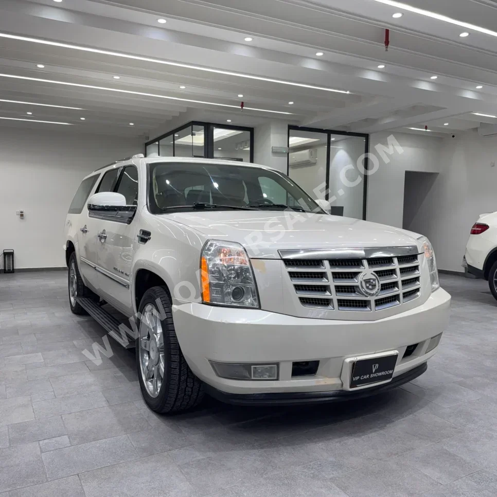 كاديلاك  اسكيليد  2012  اوتوماتيك  185,000 كم  8 سلندر  دفع رباعي  اس يو في  أبيض لؤلؤي