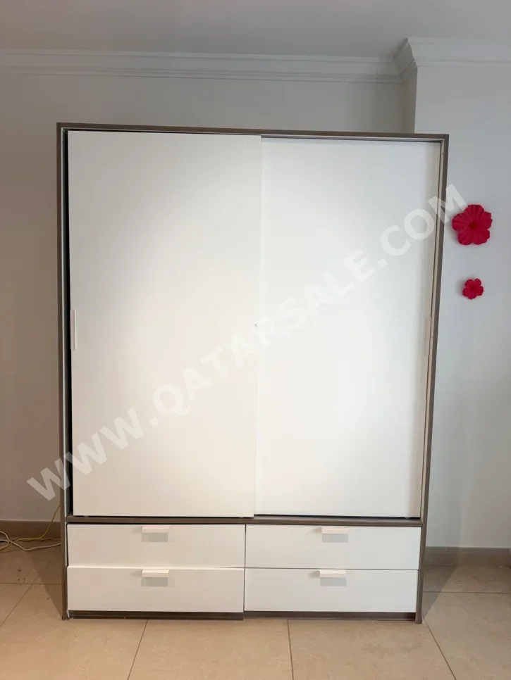 خزائن ودواليب الملابس والزينة - ايكيا  - خزائن  - أبيض