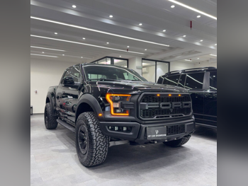 فورد  رابتر  2018  اوتوماتيك  132,000 كم  6 سلندر  دفع رباعي  بيكب  أسود