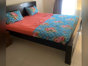 Beds - King  - Black