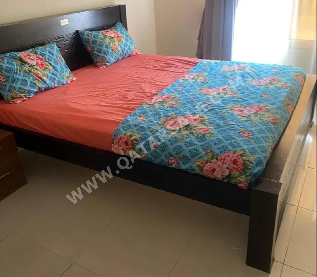 Beds - King  - Black