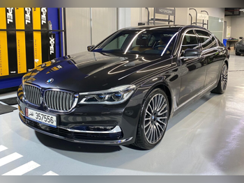 بي ام دبليو  الفئة - السابعة  750 Li  2017  اوتوماتيك  61,000 كم  8 سلندر  دفع خلفي  سيدان  رمادي