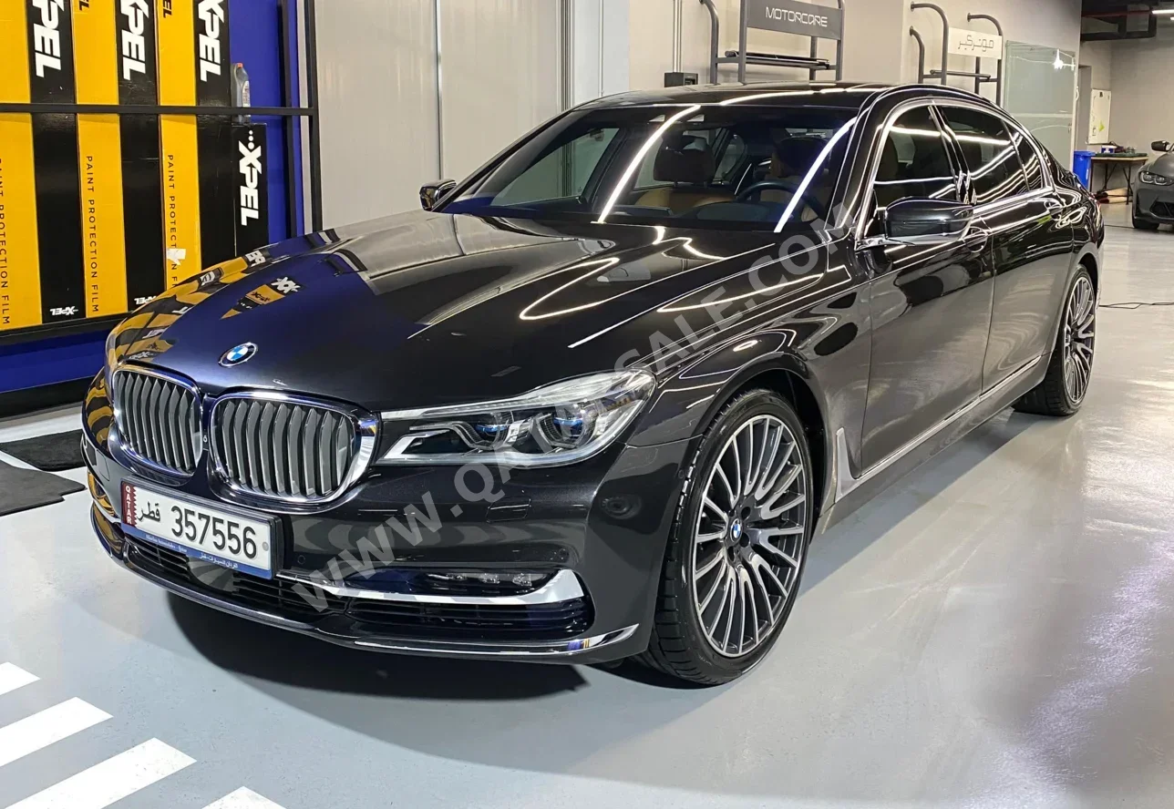 بي ام دبليو  الفئة - السابعة  750 Li  2017  اوتوماتيك  61,000 كم  8 سلندر  دفع خلفي  سيدان  رمادي
