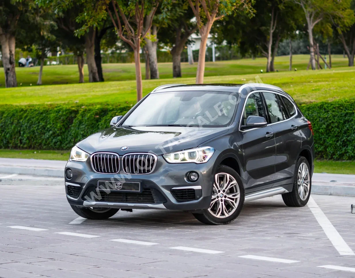 بي ام دبليو الفئة - اكس اكس 1 2019 اوتوماتيك 85,000 كم 4 سلندر دفع رباعي اس يو في رمادي