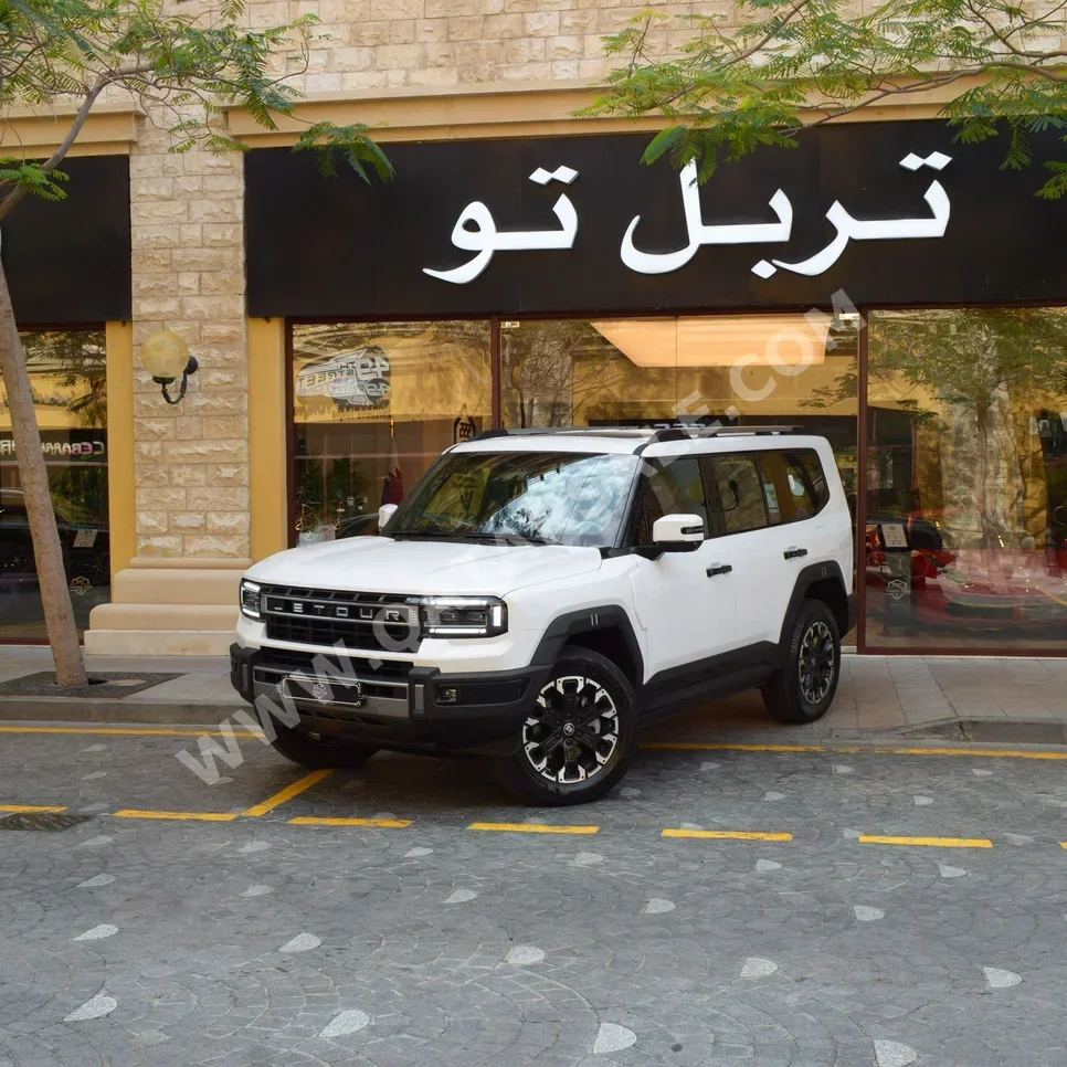 Jetour  G700  2026  Automatic  0 Km  4 Cylinder  Four Wheel Drive (4WD)  SUV  White  With Warranty