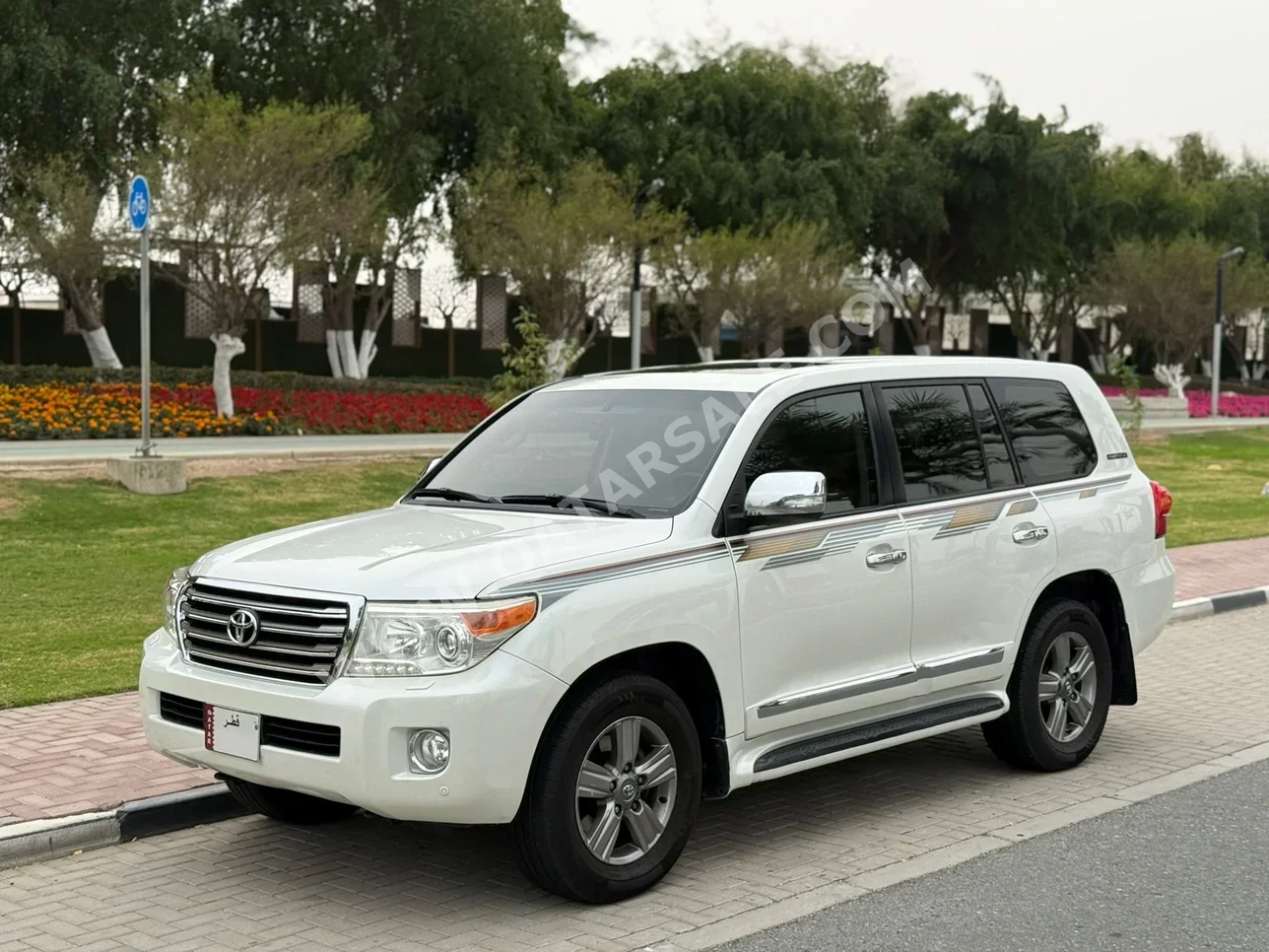 Toyota  Land Cruiser  GXR  2015  Automatic  514,000 Km  8 Cylinder  Four Wheel Drive (4WD)  SUV  White