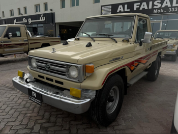 Toyota  Land Cruiser  LX  1987  Manual  100,000 Km  6 Cylinder  Four Wheel Drive (4WD)  Pick Up  Beige
